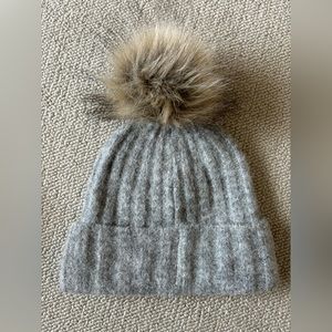 Aritzia Pom beanie - grey
